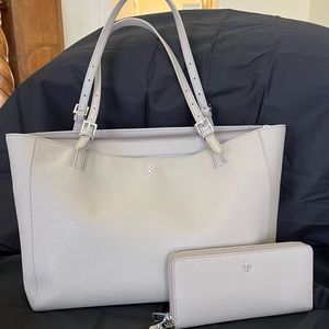 Tory Burch Robinson Tote Bag in French Grey. Very well cared for. Like brand new